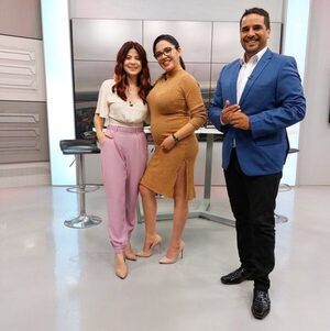 Periodista de canal 9 ya pela pancita de embarazada