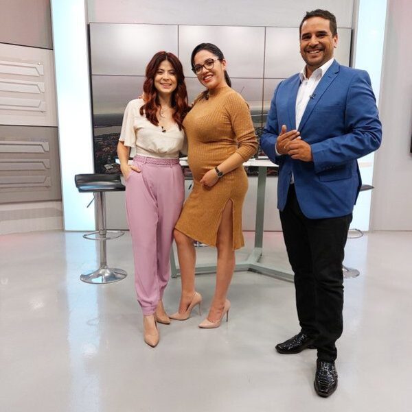 Periodista de canal 9 ya pela pancita de embarazada