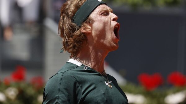 Andrey Rublev se centra y derrota a Evans