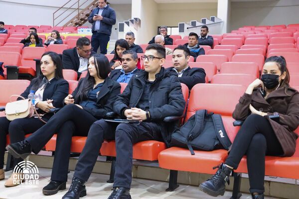 Realizan taller sobre expedición de licencias de conducir - La Clave