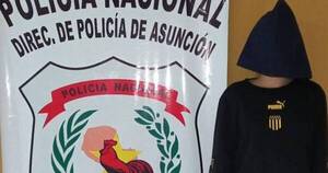 La Nación / Expulsan del país a hinchas de Peñarol tras robo de celular en el Mercado 4