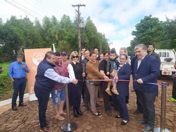 Municipio inaugura empedrados en Santa Maria II de Encarnación