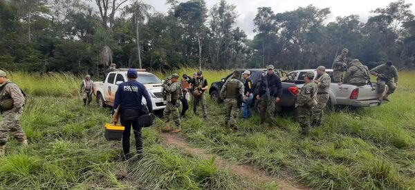 Hallan numerosas armas y siete hectáreas de marihuana tras enfrentamiento en Puentesiño - Nacionales - ABC Color