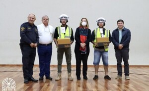 Campaña #UsáLaCabeza: entregan 100 cascos a motociclistas