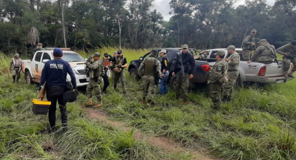 Hallan numerosas armas y siete hectáreas de marihuana tras enfrentamiento en Puentesiño - Noticiero Paraguay