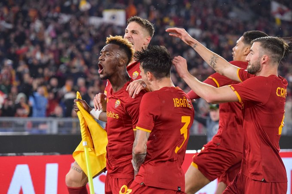 Diario HOY | Abraham lleva a la Roma de Mourinho a la final de Liga Conferencia