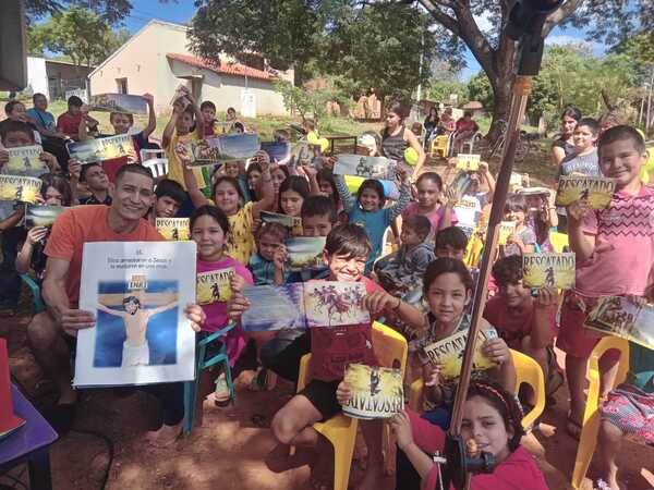 Miles escuchan el Evangelio en pequeñas localidades