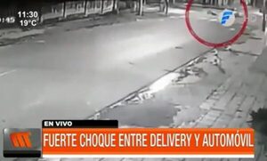 Fuerte choque entre delivery y automovilista en Asunción - PARAGUAYPE.COM