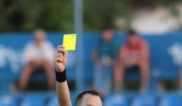 Crónica / El "pito" que dirigirá el clásico "blanco y negro"