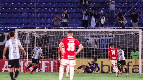 Guaireña iguala y mantiene el liderato con Internacional