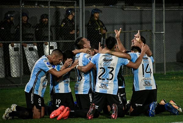 Guaireña soporta la presión de Internacional y sigue en carrera