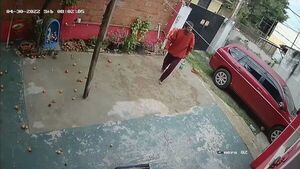 Policía detiene a presunto ladrón que aparece en cámara de circuito cerrado - Nacionales - ABC Color