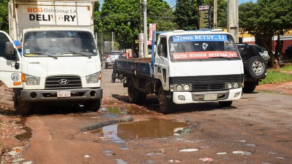 Calles de Ñemby están cada vez más inseguras, a oscuras e intransitables