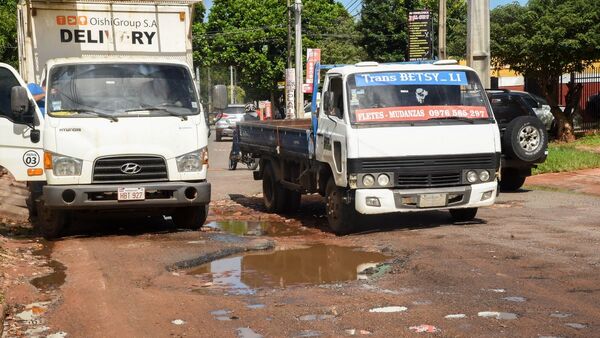 Calles de Ñemby están cada vez más inseguras, a oscuras e intransitables