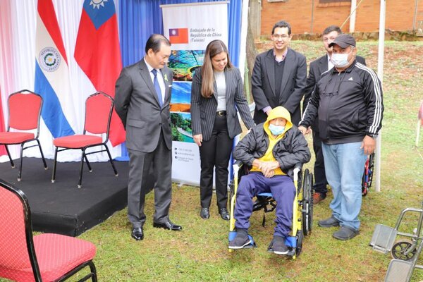 Fundaciones taiwanesas realizan donación a la SENADIS a través de su Embajada