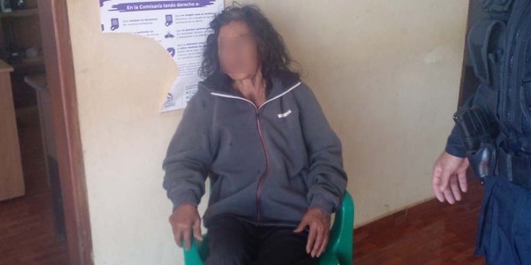  MUJER ESCANDALIZÓ A PASAJEROS AL DESNUDARSE EN UN ÓMNIBUS