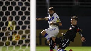 Bragantino sigue segundo en su grupo y Vélez en el fondo