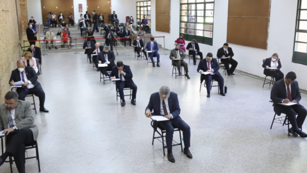 Examen de conocimientos iniciará hoy - El Independiente