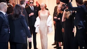 Kim Kardashian fuertemente criticada por someterse a una dieta radical para usar un vestido de Marilyn Monroe