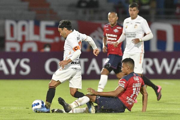 Ayacucho y Wilstermann se hacen daño y favorecen a Sao Paulo y Everton - El Independiente