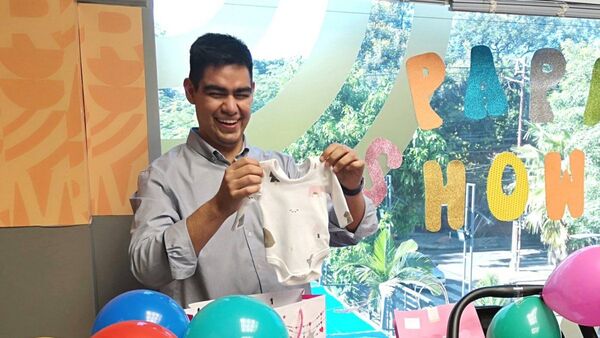 Festejaron "papi shower" a Santiago González