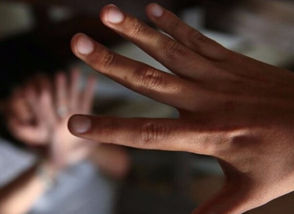 Presunto abuso a menor: directora del colegio ya tiene orden de detención | 1000 Noticias
