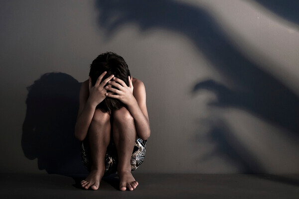 Detienen a directora de colegio donde habrían abusado de niño de seis años | 1000 Noticias