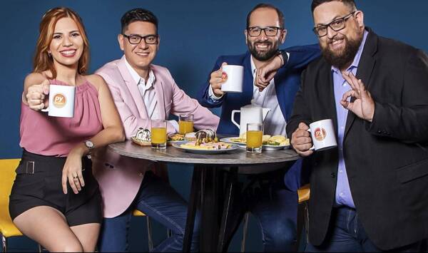 Crónica / Así festejaron por sus 100 programas al aire