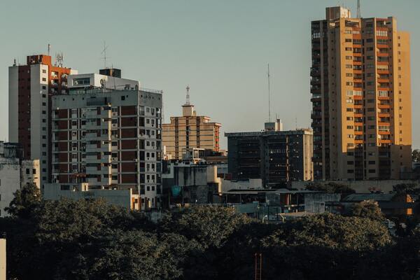 Obrero fallece al caer de una edificación en CDE | 1000 Noticias