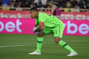 Versus / Walter Benítez, el mejor arquero del fútbol francés, se pondrá la Albirroja - PARAGUAYPE.COM