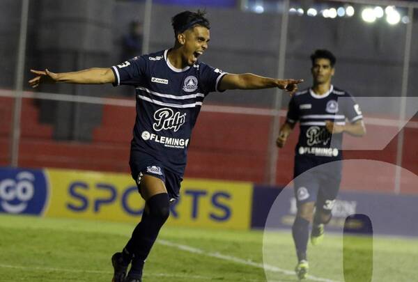 Crónica / A lo guapo Resistencia tumbó a Nacional en su propio estadio