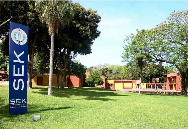 Colegio SEK emite comunicado, habla de denuncia falsa y lanza amenaza