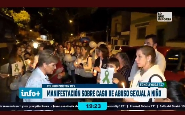 Padres lamentan abuso sexual y realizan protesta simbólica - ADN Digital