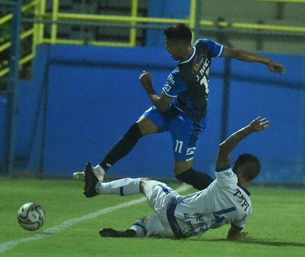 Sportivo Ameliano vs. 12 de Octubre: empate en el duelo de necesitados - Fútbol - ABC Color