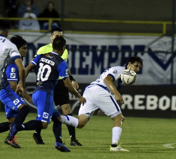 Ni con “12″ pudo con Ameliano - Fútbol - ABC Color