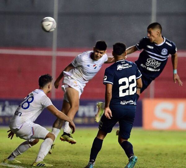 Esta vez no se le escapó - Fútbol - ABC Color