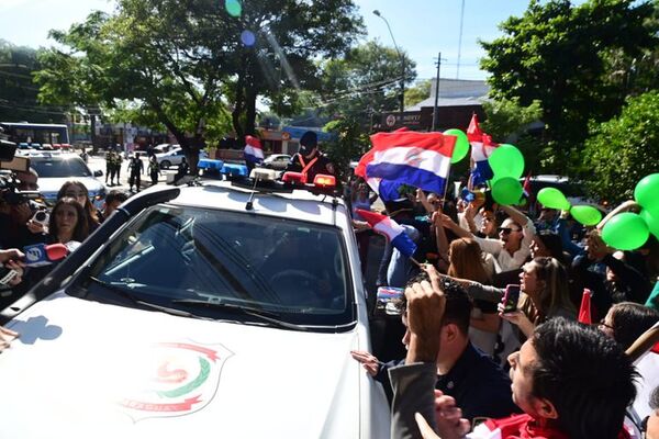 Detenidas por presunto abuso en Colegio SEK llegaron a la Fiscalía - Nacionales - ABC Color