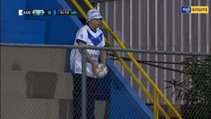 Enfriar el partido 'nivel Dios': la acción del hincha de Ameliano que se hizo viral