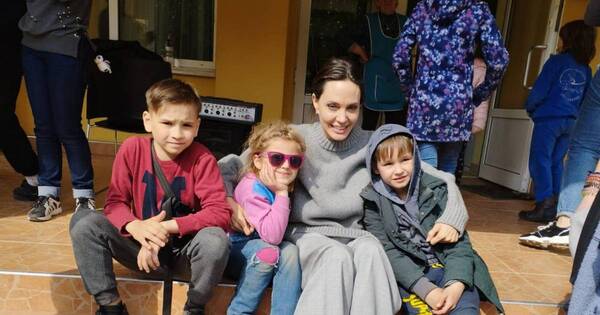 La Nación / Visita sorpresa de Angelina Jolie en Ucrania termina mal