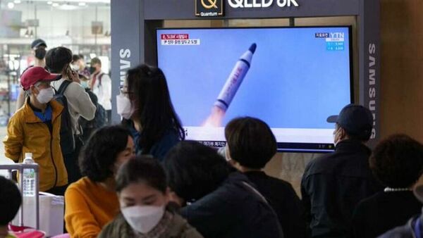Corea del Norte dispara un misil balístico