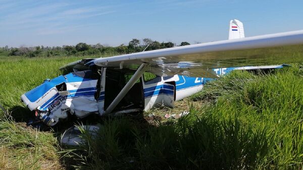 Avioneta con tres ocupantes se precipita tras despegue en el Silvio Pettirossi