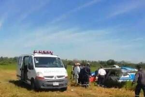 Crónica / [VIDEO] Avioneta con tres tripulantes cayó minutos después de despegar