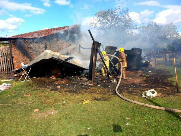 Incendio deja en la calle a una familia del barrio San Francisco de Concepción