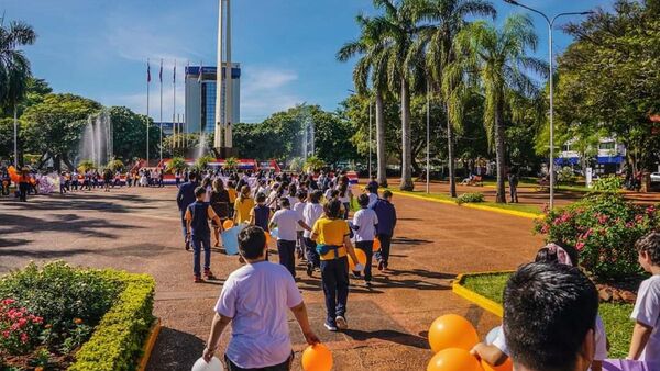 Colorido cierre de la campaña Chau Bullying en Encarnación