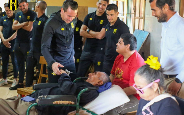 Crónica / El gestazo de peloteros de Guaraní con personas con discapacidad