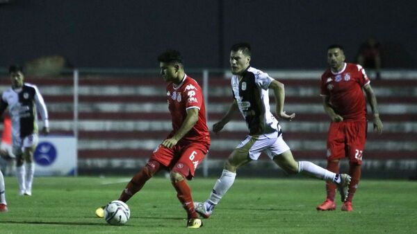 Tacuary y General Caballero deben goles en los Jardines