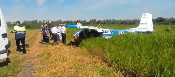 Avioneta particular aterriza de emergencia en Luque - PARAGUAYPE.COM