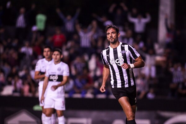 Diario HOY | Libertad se impone a Olimpia y se afirma como único líder del Apertura