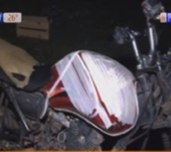 Vecinos reducen a golpes a supuesto motochorro - Paraguay.com