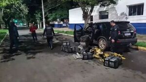 Vehículo repleto de marihuana empaquetada ardió en llamas - Radio Imperio